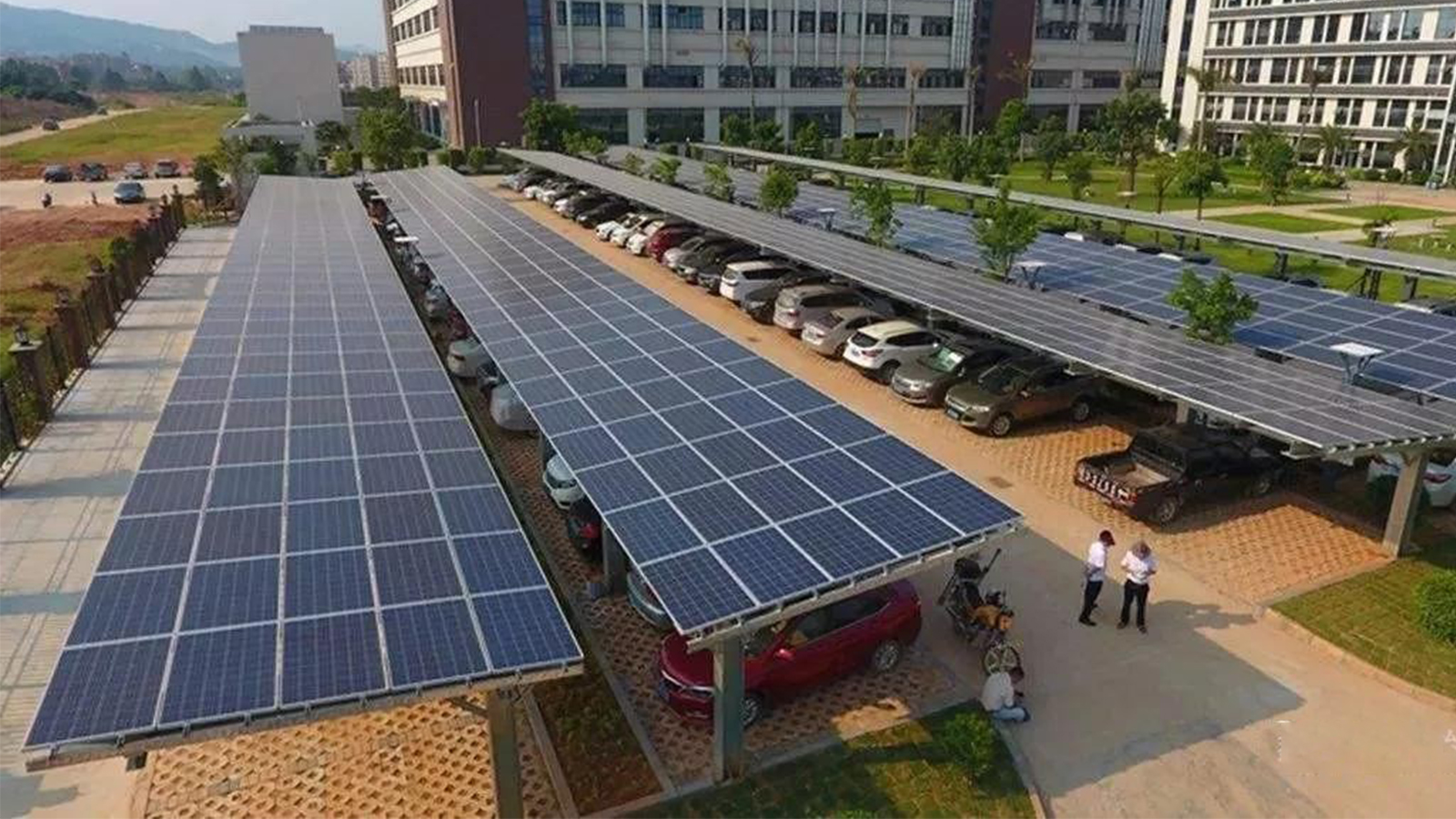 工业园区大型车棚改造成太阳能发电车棚